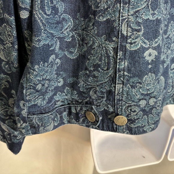 Chico’s Denim Jacket Floral size 2 All Cotton Lightweight Holiday Christmas - Picture 3 of 13